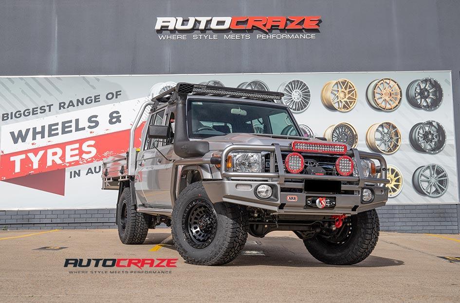 TOYOTA LANDCRUSIER ZEPHYR MATTE BLACK